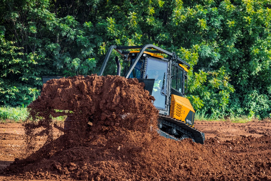 Buldozer Hyundai HD130A la terasamente pentru infrastructură