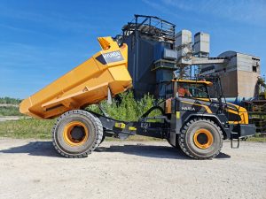 HYUNDAI SCHIMBĂ REGULILE JOCULUI - NOUL MODEL HA45A 4X4 REDEFINEȘTE AUTOBASCULANTA ARTICULATĂ